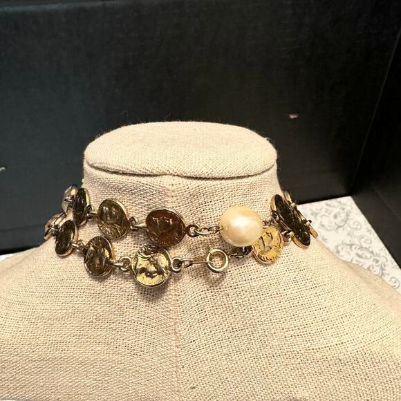 Vintage Faux Baroque Pearl and Goldtone Roman Coin Necklace Glass Flat Beads - Picture 4 of 9